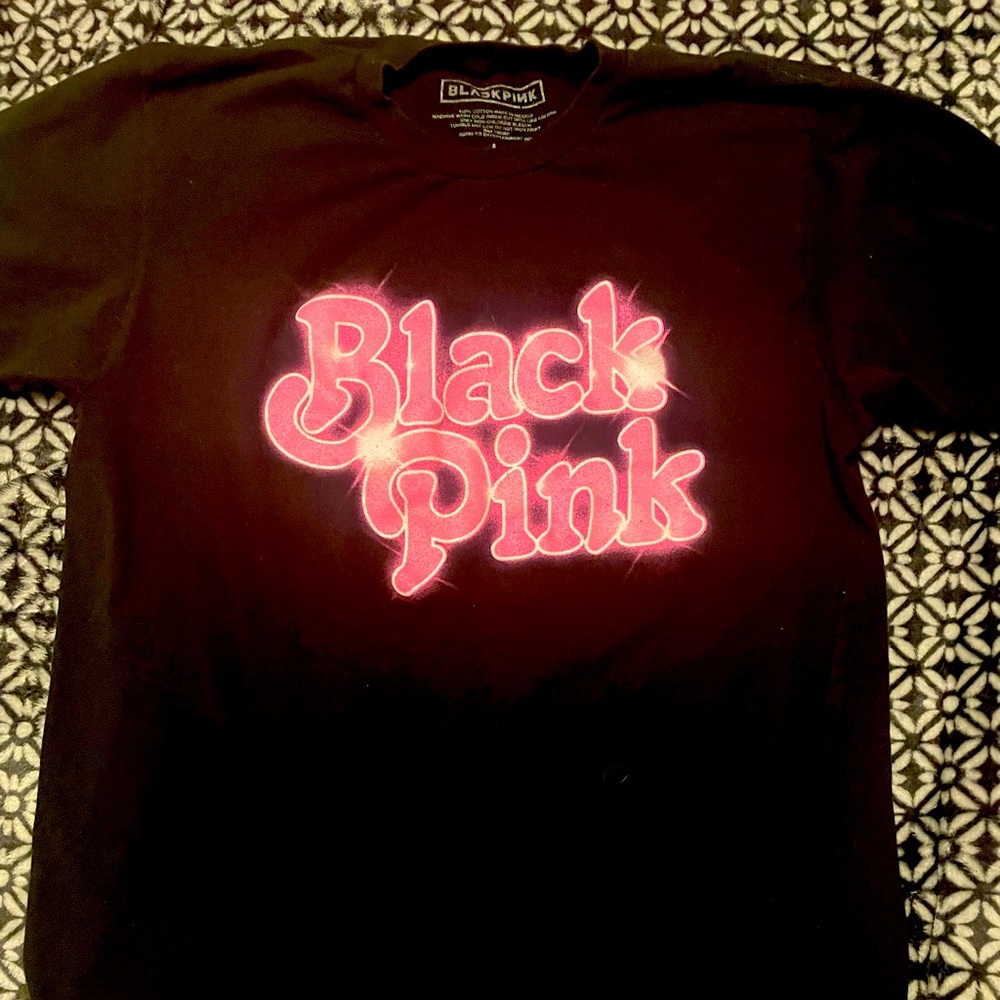 BLACKPINK Women’s Size Large Graphic Band Tee – Pink Logo on Black